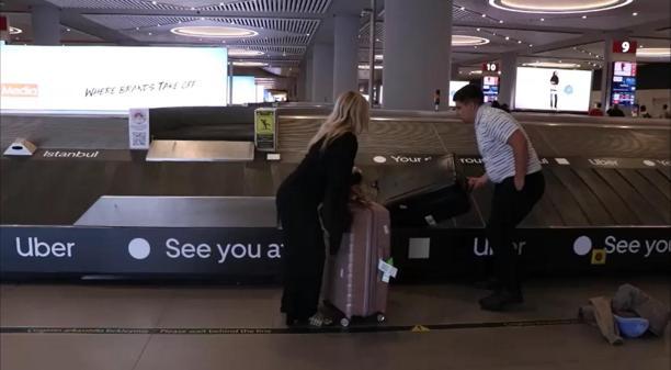 İstanbul Havalimanı’nda 19 kilogram uyuşturucuyla yakalanan 2 İngiliz yolcu kamerada