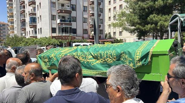 Kazada ölen uzman çavuş, eşi ve 8 aylık bebekleri toprağa verildi
