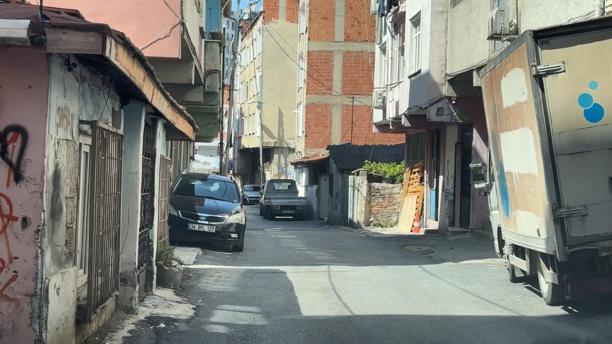 Beyoğlu’nda sokakta temizlik yaparken ceset buldu: Boynunun kırıldığı ortaya çıktı