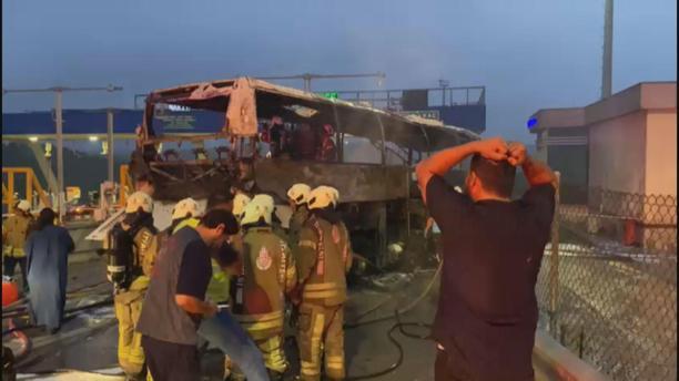 Eyüpsultanda bariyere çarpan otobüs alev alev yandı: 2 ölü, 4 yaralı