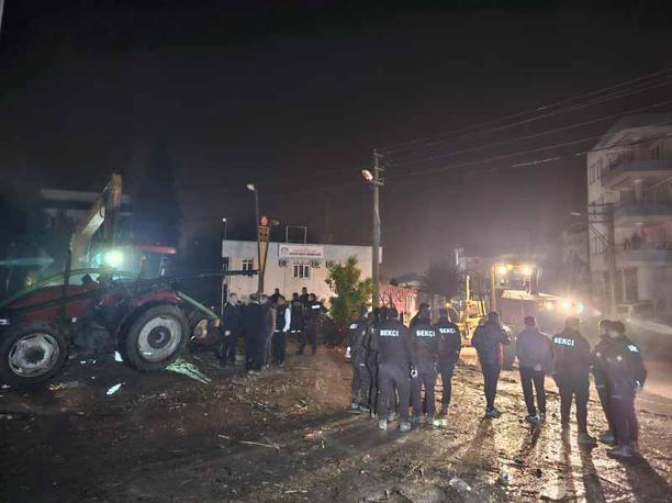 Osmaniyede sağanak nedeniyle Savrun Çayı ve Bülbül Deresi taştı; sele kapılan otomobildeki 2 kişi öldü
