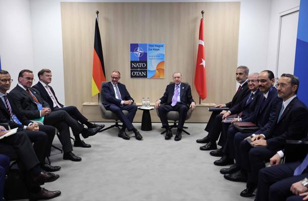 Cumhurbaşkanı Erdoğan, NATO Devlet ve Hükümet Başkanları Zirvesi’nde aile fotoğrafı çekimine katıldı