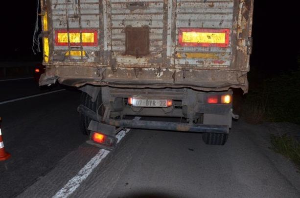 Hafif ticari araç ile traktör çarpıştı: 1 ölü, 4 yaralı