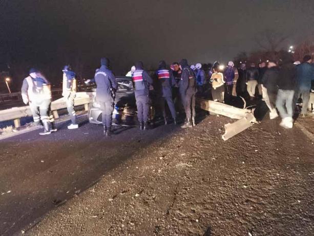 Silivride otomobil bariyere saplandı: 1 ölü, 2 yaralı