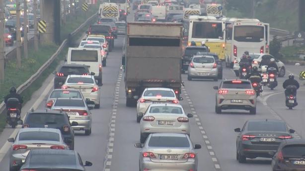 İstanbulda haftanın ilk iş gününde trafik yoğunluğu