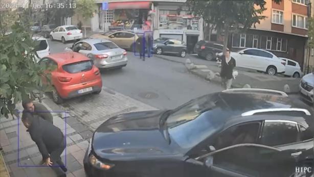 Kağıthane’de düştüğü araç üzerinden geçip duvara sıkıştırdı: Sinema gibi