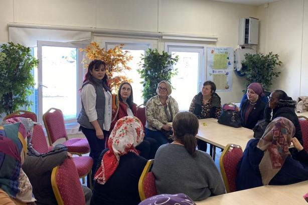 Askeri ateşe eşleri depremzede kadın ve çocuklarla buluştu