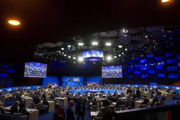 Cumhurbaşkanı Erdoğan, NATO Devlet ve Hükümet Başkanları Zirvesi’nde aile fotoğrafı çekimine katıldı