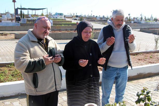 8 bıçak darbesiyle öldürülen Batuhan’ın annesi mezarı başında adalet istedi
