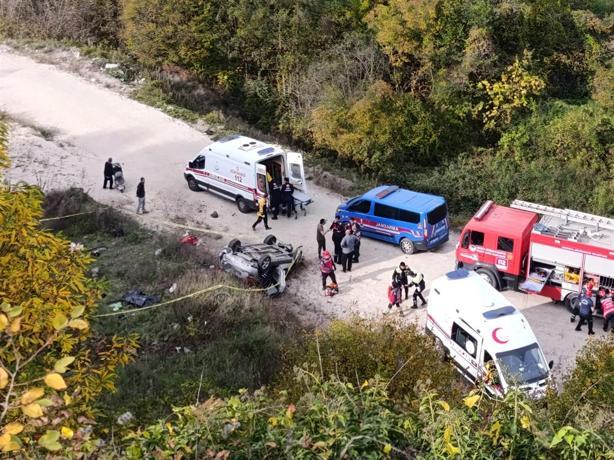 Otomobil, uçuruma devrildi: 1 ölü, 3 yaralı