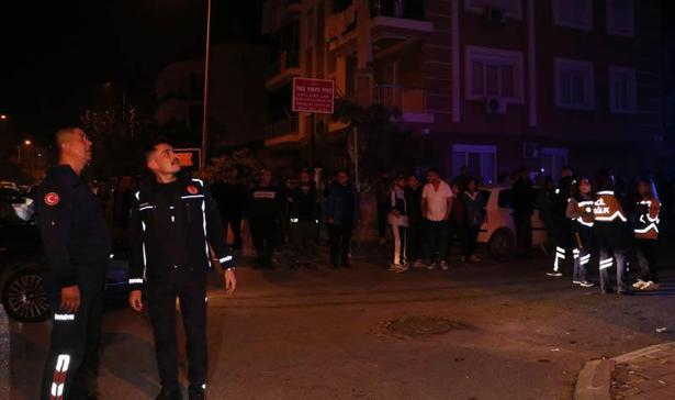 Görevdeki polisin evinde yangın çıktı; ekip arkadaşları yardıma koştu