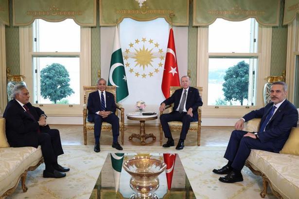 Cumhurbaşkanı Erdoğan, Pakistan Başbakanı Şahbaz Şerif ile görüştü