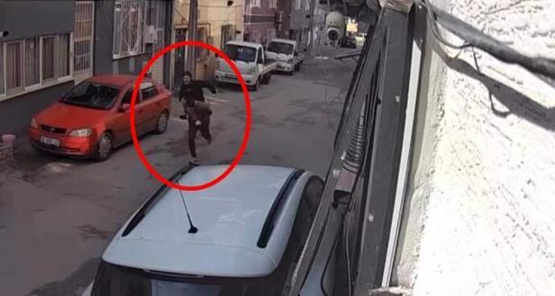 Doğal gaz kutusunu yumruklayıp kırdılar; o anlar kamerada