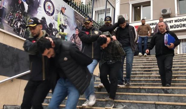 Fatihte iş yerlerinden kasa çalan hırsızlar kamerada