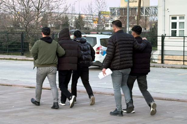 Büfeden 15 bin liralık içki ve yiyecek hırsızlığında 2 tutuklama