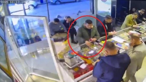 Gülhanın cinayet şüphelisinin kuyumcuya altınları satarken görüntüleri ortaya çıktı