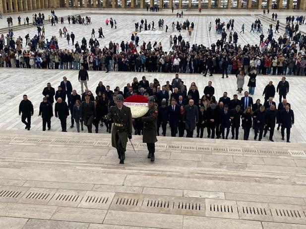 Özgür Özel, Anıtkabiri ziyaret etti