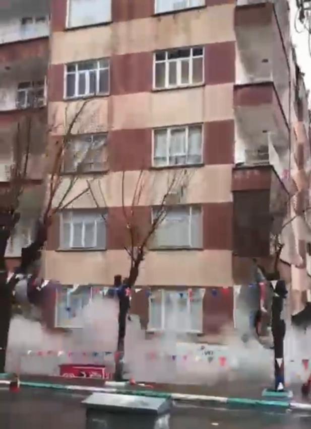 Şanlıurfada 6 katlı bina böyle yıkıldı