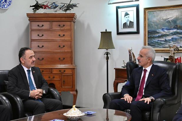 Bakan Uraloğlu, Pakistan Federal Denizcilik Bakanı Anwar ile görüştü