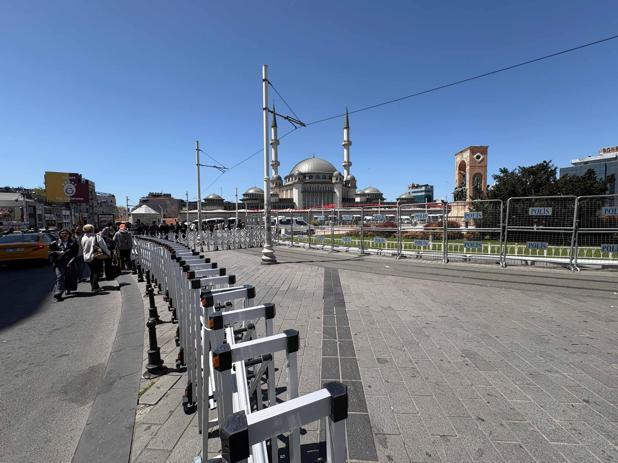 Taksim metro istasyonu ikinci bir duyuruya kadar kapatıldı