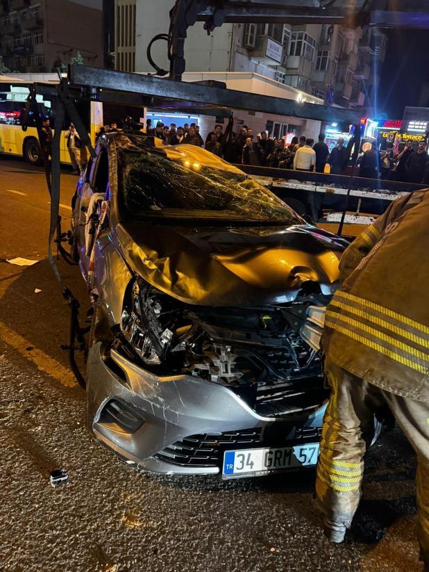 Beşiktaş’ta alkollü sürücü otomobille direğe çarpıp takla attı: 1 ölü 2 yaralı