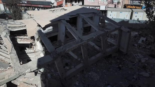 Gebzede çöken binanın enkazı savcıların incelemesi sonrası kaldırılacak