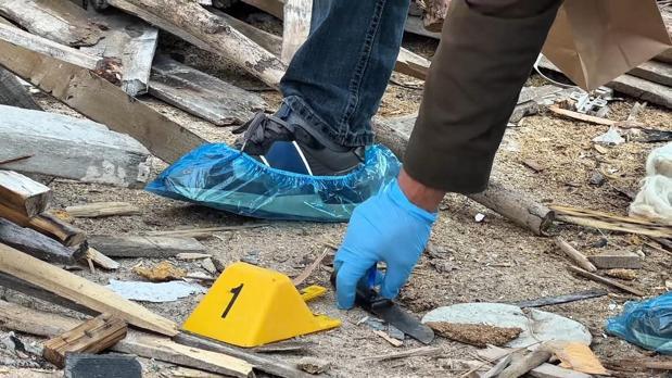 Kendisini terk eden kadın ile annesini bıçaklayan şüphelinin eve girip çıktığı anlar kamerada