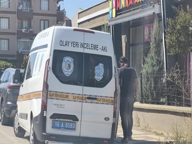 Epilepsi hastası Berra, havuzda boğulma tehlikesi geçirirken yaşanan panik kamerada
