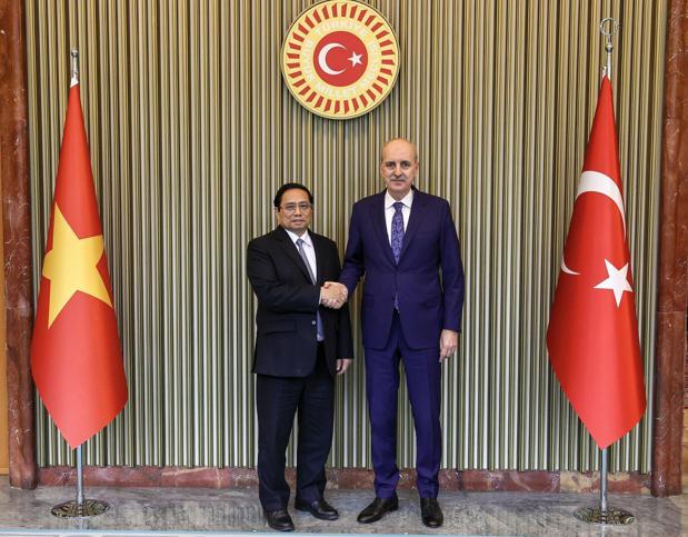 Numan Kurtulmuş, Vietnam Başbakanı Chinh ile TBMMde görüştü