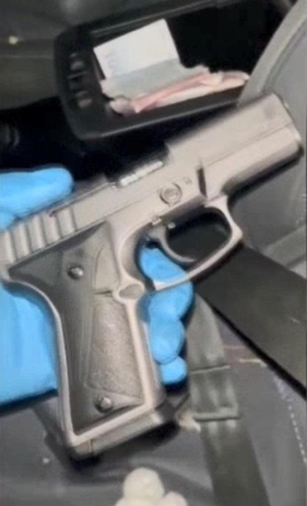 Denetimde durdurulan taksici tedirgin olunca polis arama yaptı: Uyuşturucu buldu