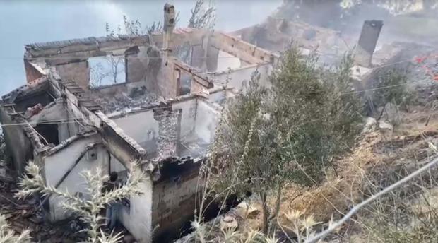 Ödemişteki orman yangını 2nci gününde: 1 ölü