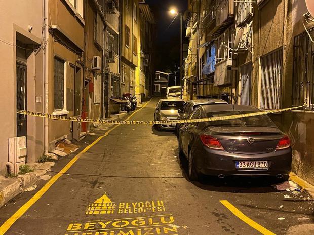 Beyoğlunda silahlı saldırıya uğrayıp, gasbedilen taksici hayatını kaybetti