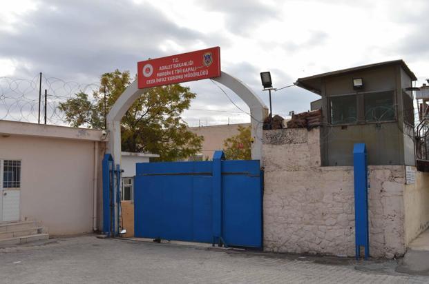 Seyir halindeki otomobilde 2 kişinin yaralandığı silahlı saldırıya 2 tutuklama