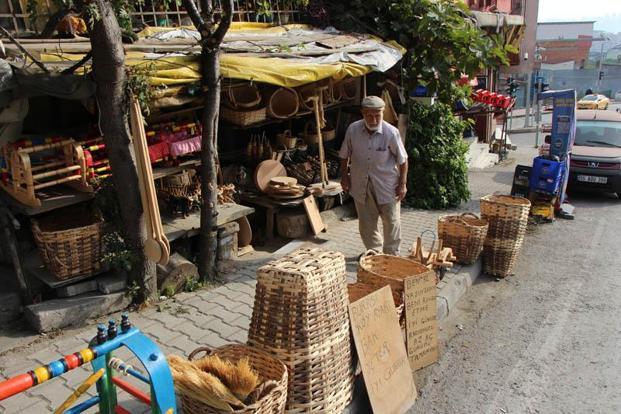 30 yıldır ahşaba şekil veriyor