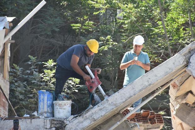 Depremde yıkılan binanın yapı sahibi tutuklandı