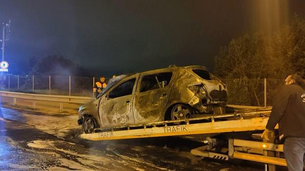 15 Temmuz Şehitler Köprüsünde otomobil yangını trafiğe neden oldu