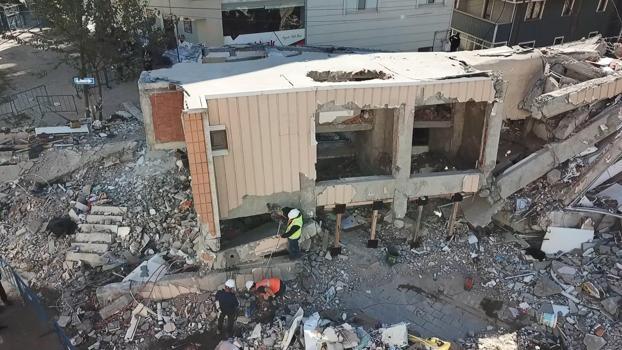 Gebzede çöken binanın enkazı savcıların incelemesi sonrası kaldırılacak