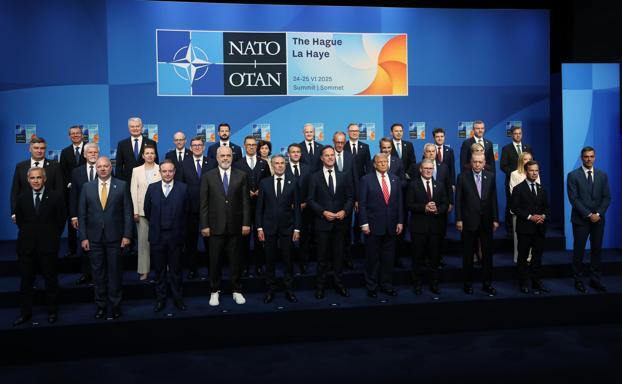 Cumhurbaşkanı Erdoğan, NATO Devlet ve Hükümet Başkanları Zirvesi’nde aile fotoğrafı çekimine katıldı