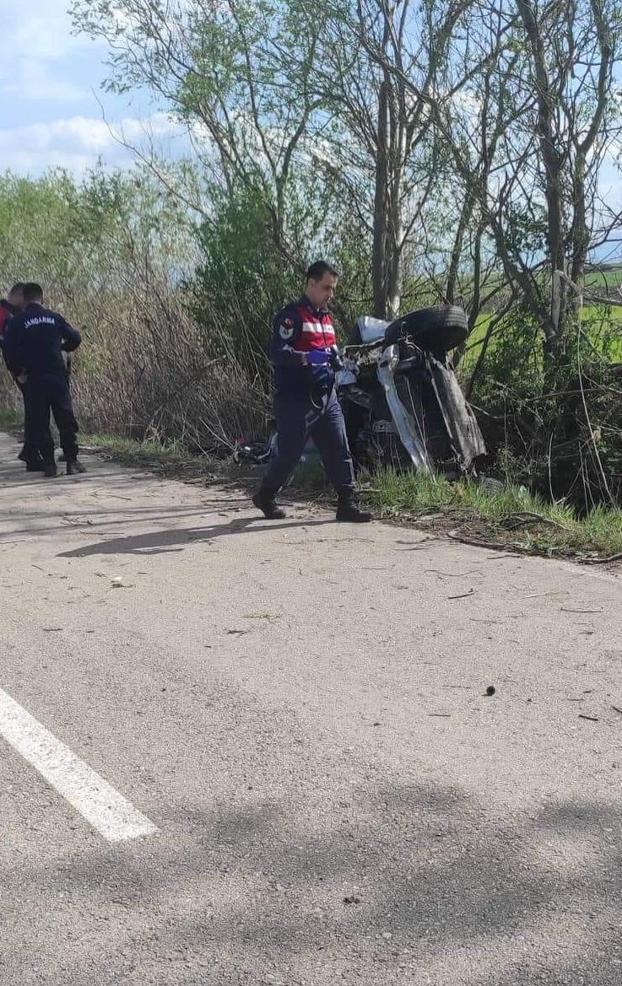 Domuza çarpmamak için sürücünün ani manevra yaptığı araç şarampole uçtu: 1 ölü