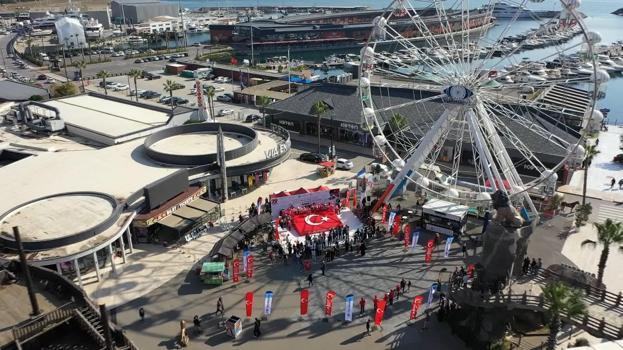 Tuzlada pastadan yapılan 24 metrekarelik bayrak Guinness rekorlar kitabına girdi