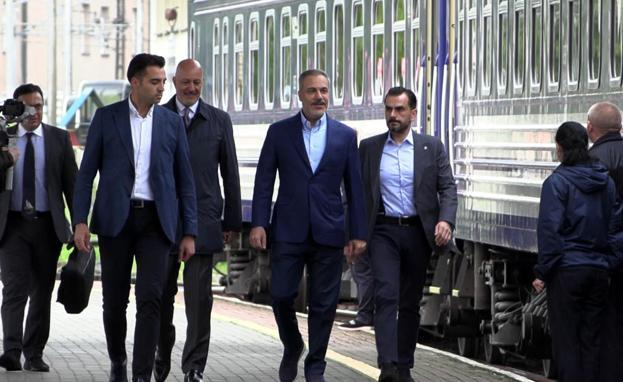 Bakan Fidan, Ukrayna ziyareti için trenle Polonyadan Kieve hareket etti