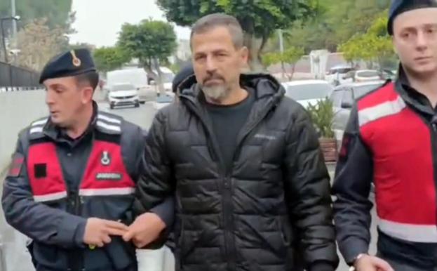 Tartıştığı babasını tabancayla öldürüp, yengesini ağır yaraladı