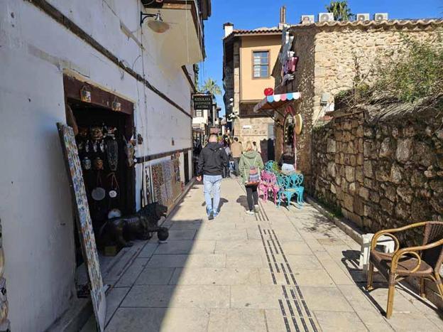 Müstehcen heykelcik’ şikayeti ile tarihi semtte 2 yıldır uygulanmayan karar hayata geçti