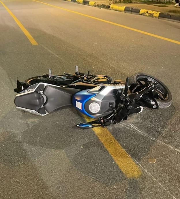 Motosiklet kaldırıma çarptı; 1 ölü, 1 yaralı