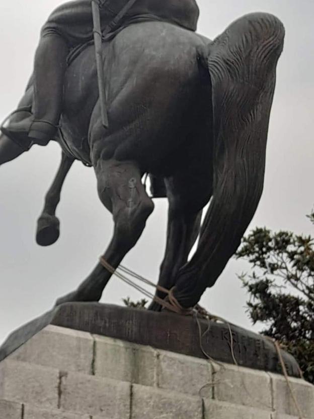 Atatürk Anıtına halat bağlayan 2 şüpheliye gözaltı