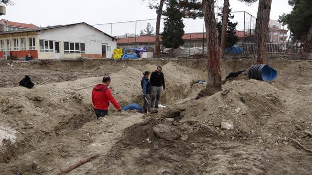 Kanalizasyon kazısında çıkan insan kemikleri incelemeye alındı