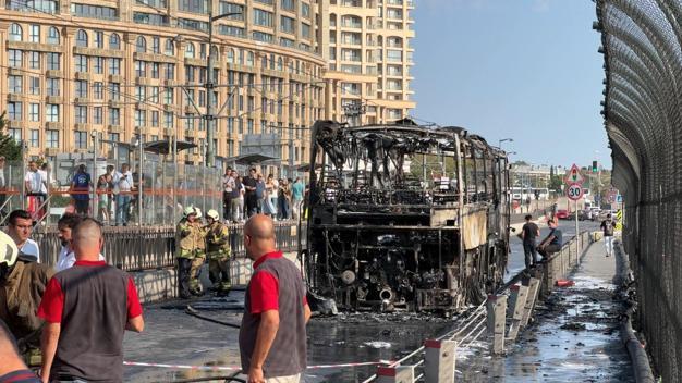 Sultangazide otobüste yangın: tramvay seferleri durduruldu