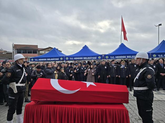 Kazara kendini vuran polis memuru için emniyette tören