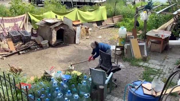 Avcılarda bahçeye kaçan topu patlattı; çocuklara küfür etti