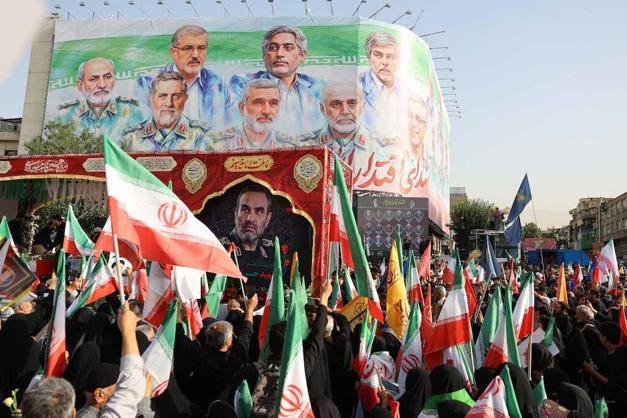 İsrail’in saldırılarında hayatını kaybeden komutanlar ve bilim insanları için Tahran’da cenaze töreni düzenlendi